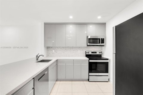 Copropriété à louer à Miami, Floride: 2 chambres, 74.69 m2 № 2392913 - photo 2