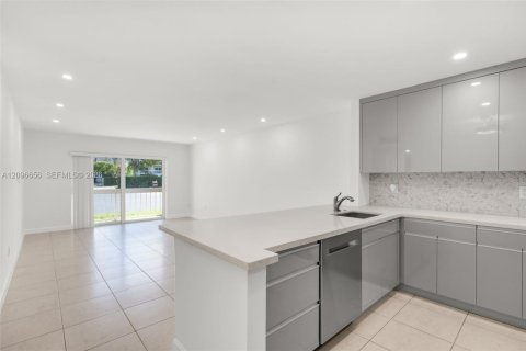 Copropriété à louer à Miami, Floride: 2 chambres, 74.69 m2 № 2392913 - photo 3