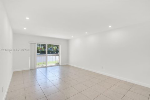 Copropriété à louer à Miami, Floride: 2 chambres, 74.69 m2 № 2392913 - photo 6
