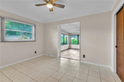 House in Saint Petersburg, Florida 3 bedrooms, 136.94 sq.m. № 1902856 - photo 15