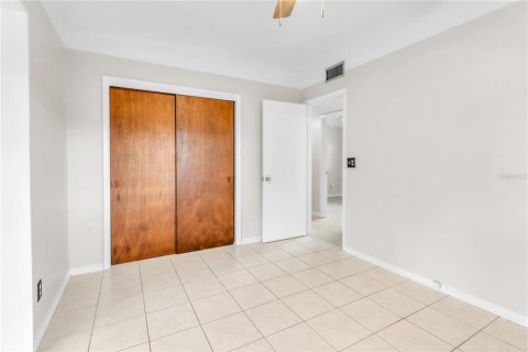 House in Saint Petersburg, Florida 3 bedrooms, 136.94 sq.m. № 1902856 - photo 16