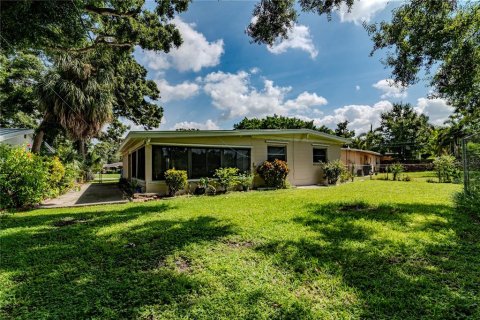 House in Saint Petersburg, Florida 3 bedrooms, 136.94 sq.m. № 1902856 - photo 23