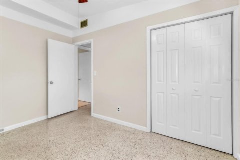 House in Saint Petersburg, Florida 3 bedrooms, 136.94 sq.m. № 1902856 - photo 13