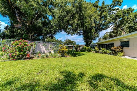 House in Saint Petersburg, Florida 3 bedrooms, 136.94 sq.m. № 1902856 - photo 27