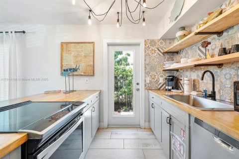 Immobilier commercial à vendre à Fort Lauderdale, Floride: 162.76 m2 № 1971257 - photo 12