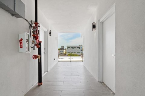 Condo in Sarasota, Florida, 1 bedroom  № 1010225 - photo 9