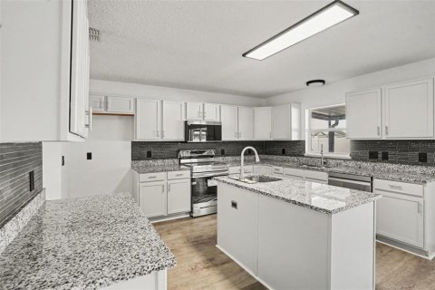 Villa ou maison à vendre à Riverview, Floride: 4 chambres, 277.13 m2 № 2098374 - photo 15