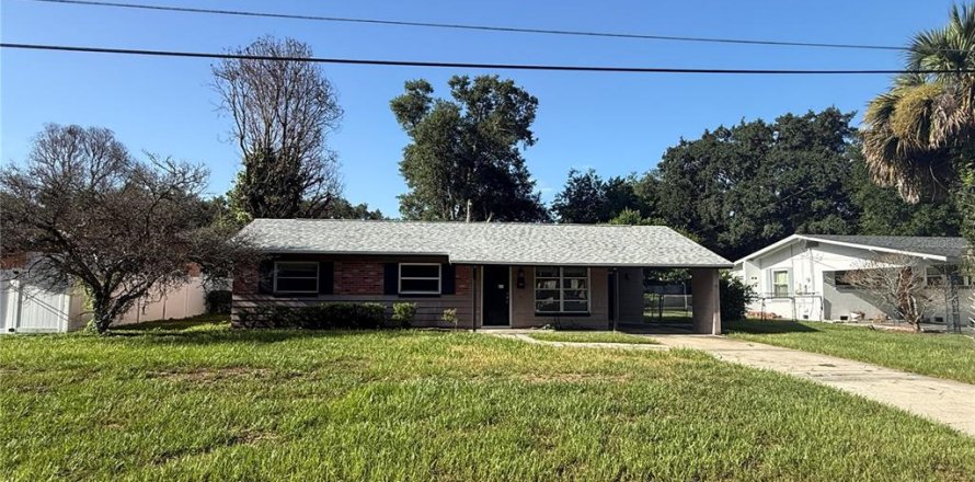 House in Orlando, Florida 3 bedrooms, 110.93 sq.m. № 2207990