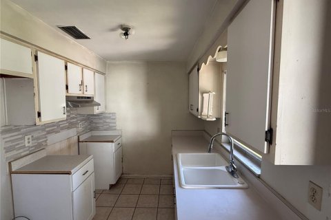 House in Orlando, Florida 3 bedrooms, 110.93 sq.m. № 2207990 - photo 7
