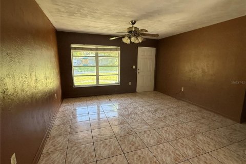 House in Orlando, Florida 3 bedrooms, 110.93 sq.m. № 2207990 - photo 4