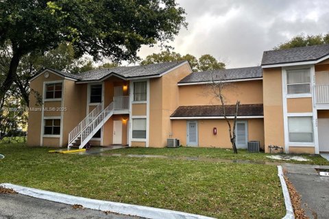 Copropriété à louer à Miramar, Floride: 2 chambres № 1881543 - photo 1