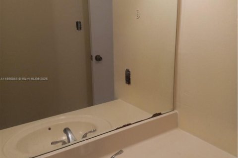 Copropriété à louer à Miramar, Floride: 2 chambres № 1881543 - photo 2