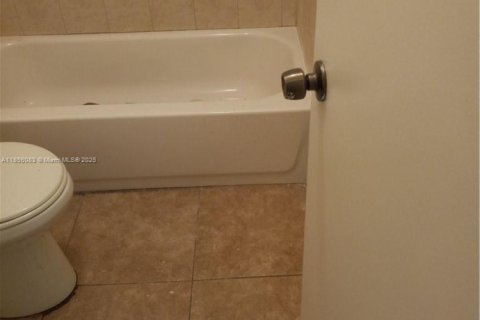 Copropriété à louer à Miramar, Floride: 2 chambres № 1881543 - photo 8