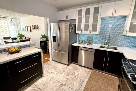 Condominio en venta en Miami Beach, Florida, 2 dormitorios, 141.21 m2 № 2435923 - foto 3