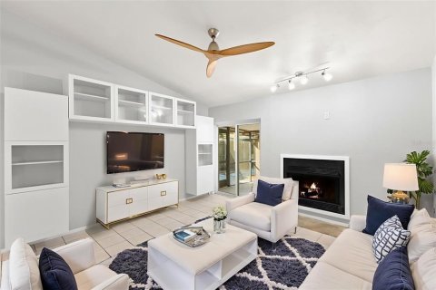 Touwnhouse à louer à Tampa, Floride: 2 chambres, 74.69 m2 № 2385600 - photo 3