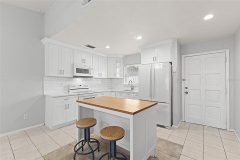 Touwnhouse à louer à Tampa, Floride: 2 chambres, 74.69 m2 № 2385600 - photo 8