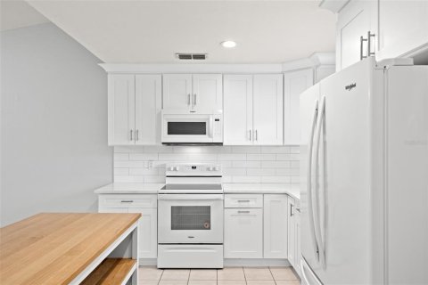 Touwnhouse à louer à Tampa, Floride: 2 chambres, 74.69 m2 № 2385600 - photo 12