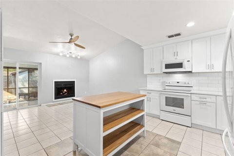 Touwnhouse à louer à Tampa, Floride: 2 chambres, 74.69 m2 № 2385600 - photo 10