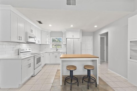 Touwnhouse à louer à Tampa, Floride: 2 chambres, 74.69 m2 № 2385600 - photo 9