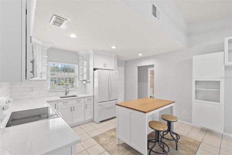 Touwnhouse à louer à Tampa, Floride: 2 chambres, 74.69 m2 № 2385600 - photo 13
