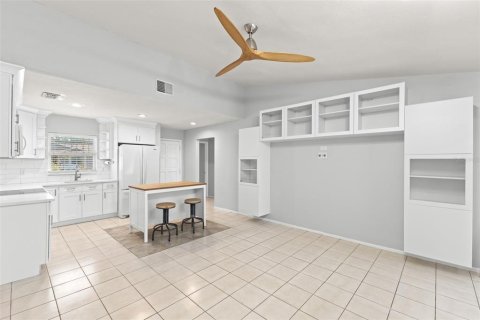 Touwnhouse à louer à Tampa, Floride: 2 chambres, 74.69 m2 № 2385600 - photo 4