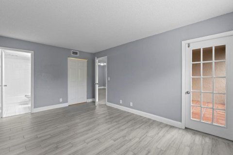 Copropriété à louer à Royal Palm Beach, Floride: 2 chambres, 73.67 m2 № 2146561 - photo 11
