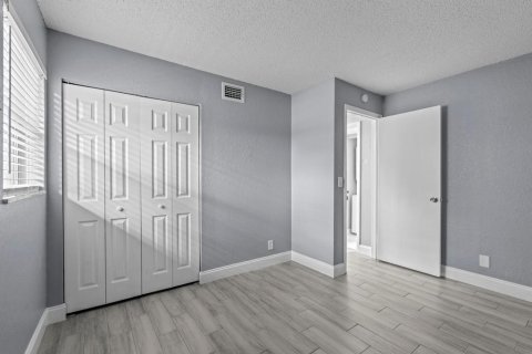 Copropriété à louer à Royal Palm Beach, Floride: 2 chambres, 73.67 m2 № 2146561 - photo 9
