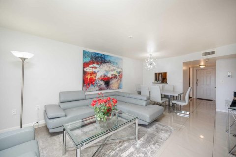 Купить кондоминиум в Санрайз, Флорида 3 комнаты, 78.97м2, № 2171664 - фото 4