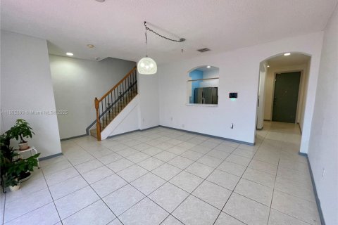 Townhouse in Homestead, Florida 3 bedrooms, 132.66 sq.m. № 1891233 - photo 4
