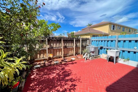Townhouse in Homestead, Florida 3 bedrooms, 132.66 sq.m. № 1891233 - photo 16