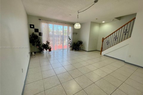 Townhouse in Homestead, Florida 3 bedrooms, 132.66 sq.m. № 1891233 - photo 2