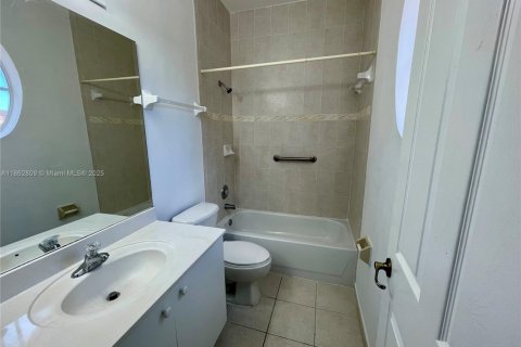 Townhouse in Homestead, Florida 3 bedrooms, 132.66 sq.m. № 1891233 - photo 15