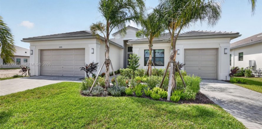 House in Port St. Lucie, Florida 3 bedrooms № 2414179