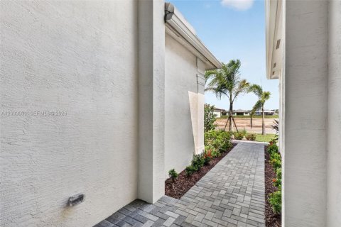 House in Port St. Lucie, Florida 3 bedrooms № 2414179 - photo 7