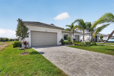 House in Port St. Lucie, Florida 3 bedrooms № 2414179 - photo 4