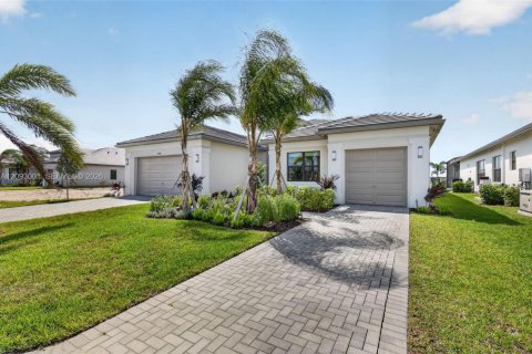 House in Port St. Lucie, Florida 3 bedrooms № 2414179 - photo 2