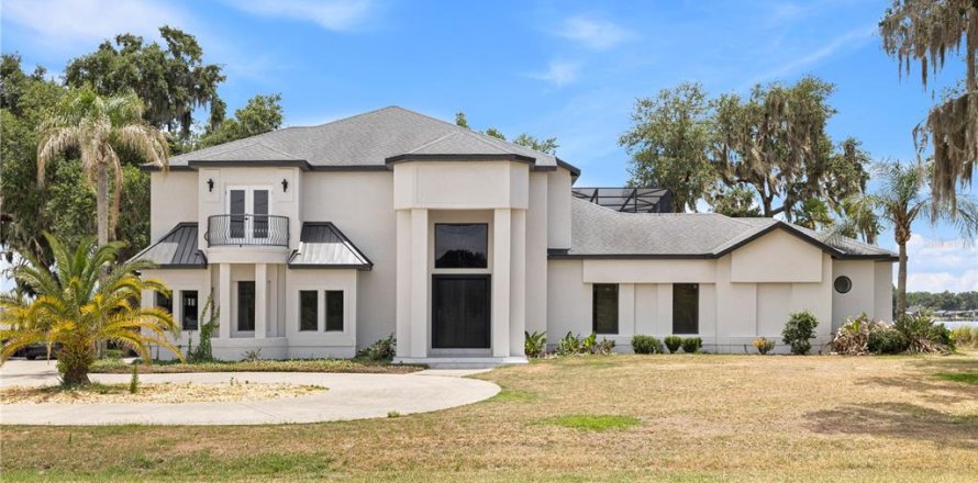 House in Clermont, Florida 5 bedrooms, 451.04 sq.m. № 2216999