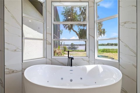 House in Clermont, Florida 5 bedrooms, 451.04 sq.m. № 2216999 - photo 21