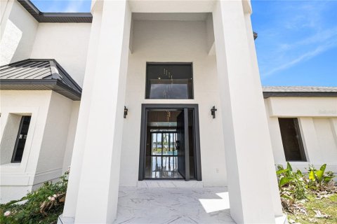 House in Clermont, Florida 5 bedrooms, 451.04 sq.m. № 2216999 - photo 6