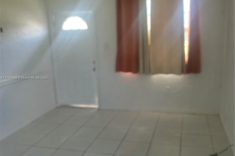 Casa en venta en Miami, Florida, 3 dormitorios, 73.58 m2 № 1938568 - foto 9
