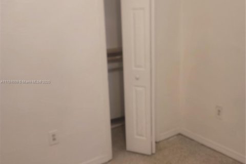 House in Miami, Florida 3 bedrooms, 73.58 sq.m. № 1938568 - photo 18