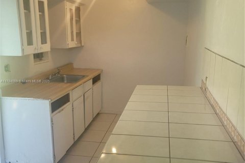 Casa en venta en Miami, Florida, 3 dormitorios, 73.58 m2 № 1938568 - foto 6