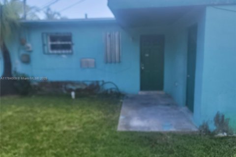 Villa ou maison à vendre à Miami, Floride: 3 chambres, 73.58 m2 № 1938568 - photo 3