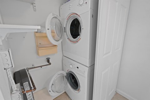 Condo in Deerfield Beach, Florida, 2 bedrooms  № 2181678 - photo 5