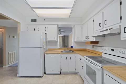 Condo in Deerfield Beach, Florida, 2 bedrooms  № 2181678 - photo 3