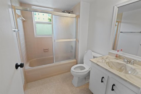 Condo in Deerfield Beach, Florida, 2 bedrooms  № 2181678 - photo 20