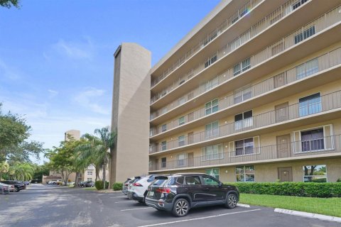 Condo in Deerfield Beach, Florida, 2 bedrooms № 2181678