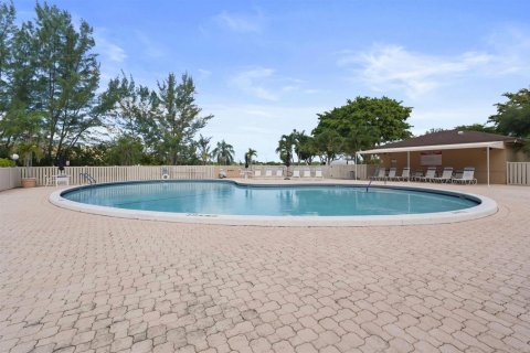 Condo in Deerfield Beach, Florida, 2 bedrooms  № 2181678 - photo 22