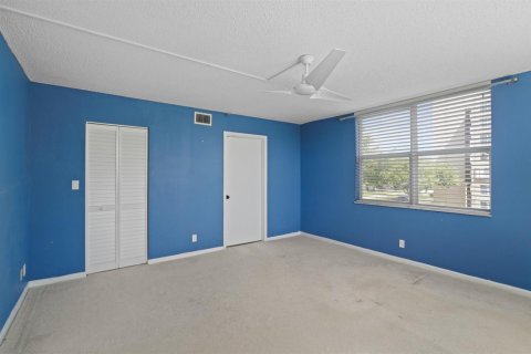 Condo in Deerfield Beach, Florida, 2 bedrooms  № 2181678 - photo 9