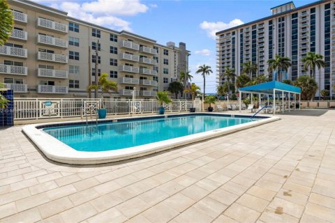 Copropriété à vendre à Hollywood, Floride: 2 chambres, 116.13 m2 № 1970890 - photo 16